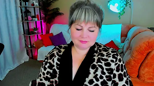 CrystaalStaar stripchat live cam model