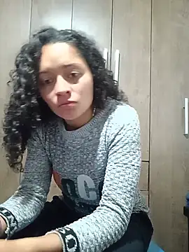 Estrella2001 stripchat live cam model