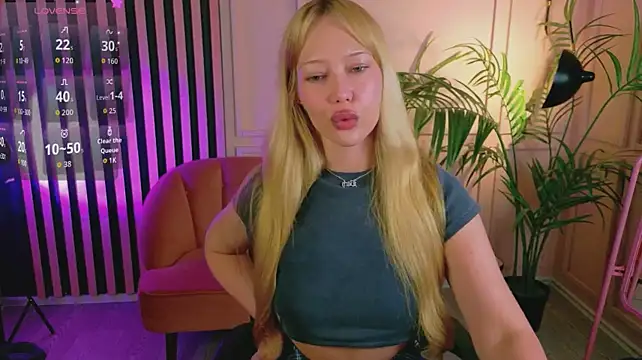 _Milla_Luna stripchat live cam model