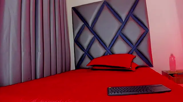 Bby-pink stripchat live cam model