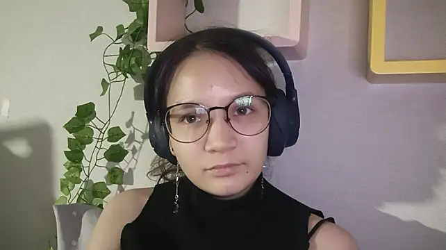 KelliBeatrice stripchat live cam model