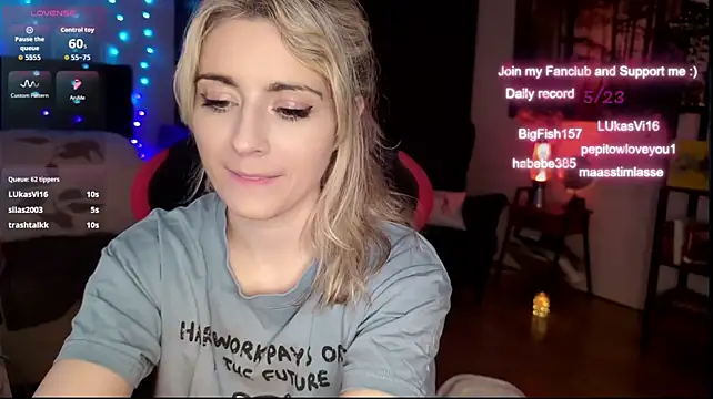Lisaonthemoon stripchat live cam model