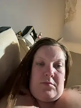 busty-bella1 stripchat live cam model