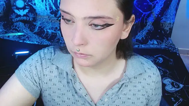 mikaskullcs stripchat live cam model
