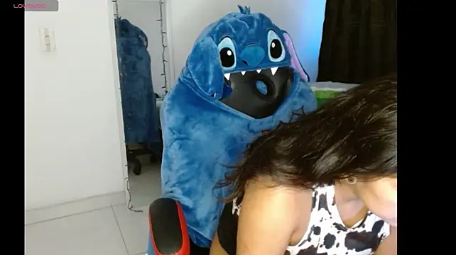 NovahPerotti stripchat live cam model