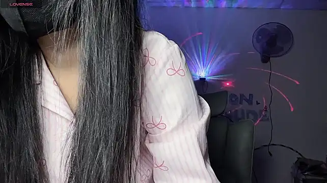 Tieu-May stripchat live cam model