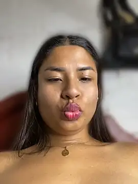 Romie_rous stripchat live cam model