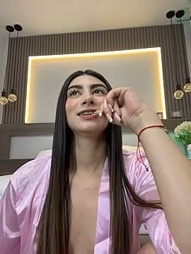 evelyn_hills stripchat live cam model