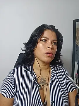 Aurorasaenz_ stripchat live cam model