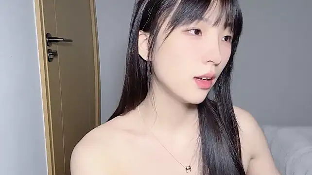 Louise-3 stripchat live cam model