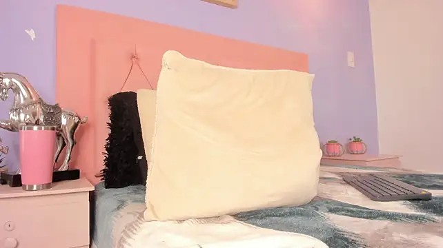 naomy_gyal_ stripchat live cam model