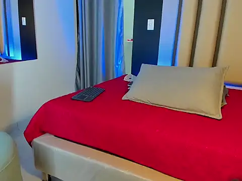 Luca_noir stripchat live cam model