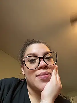 QueenNuttCollector stripchat live cam model