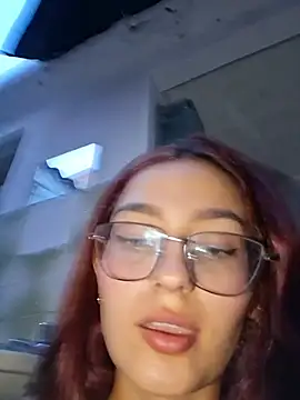 Ary-18 stripchat live cam model