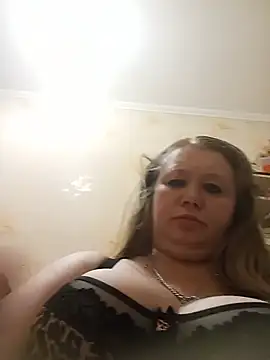 KiraStanton stripchat live cam model