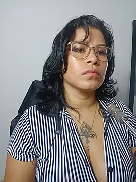 Aurorasaenz_ stripchat live cam model