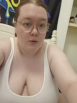 Sexycurvyemilyy stripchat live cam model