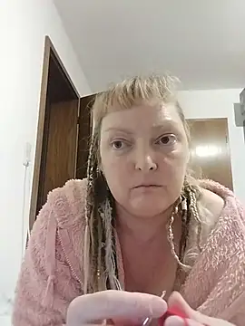 LiluLiluLilu stripchat live cam model