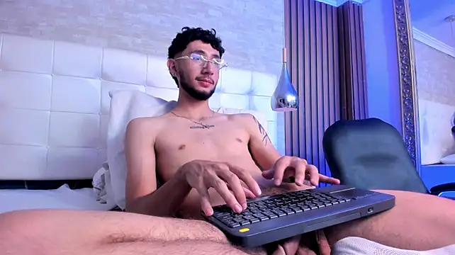 MatteoLaurent stripchat live cam model