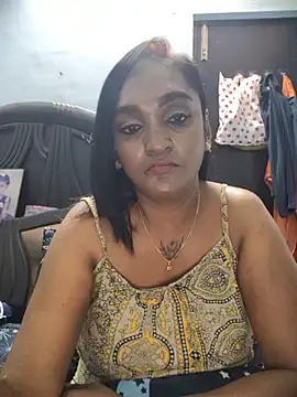 Shalini8687 stripchat live cam model