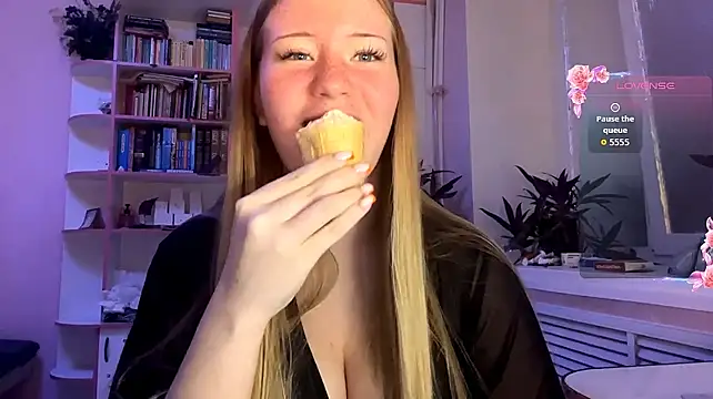 LisiKiss stripchat live cam model