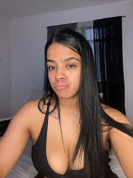trianawhite stripchat live cam model
