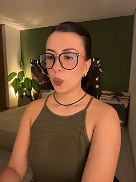 EmaSaenz stripchat live cam model