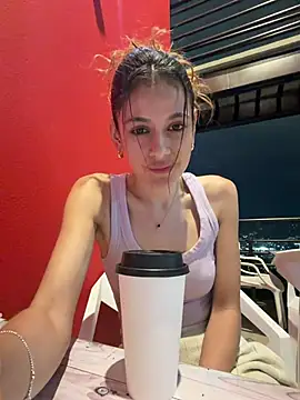 alana15 stripchat live cam model