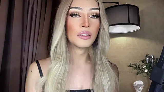 Alicegreenexx stripchat live cam model