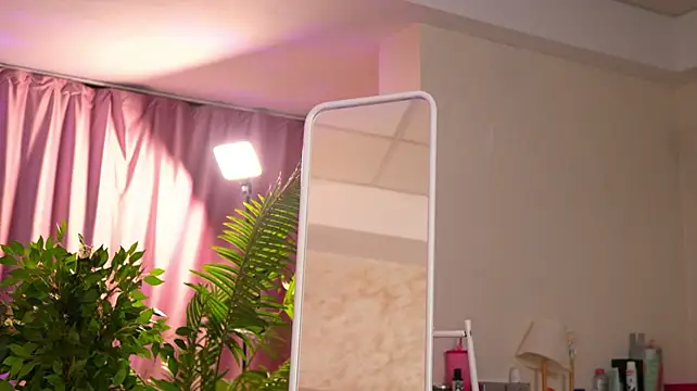 LalaRoze stripchat live cam model