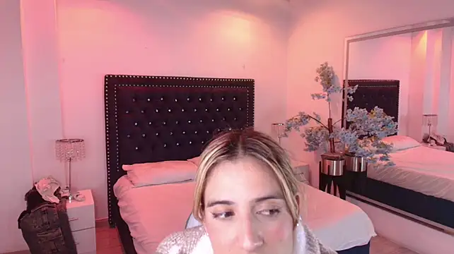 Juliieta_gray stripchat live cam model