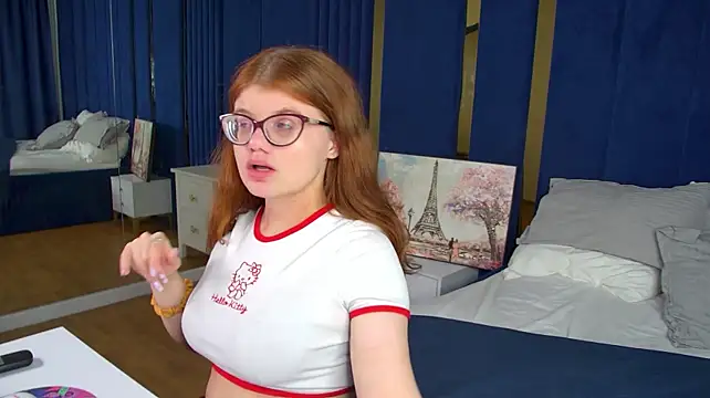 ChloeHalses stripchat live cam model