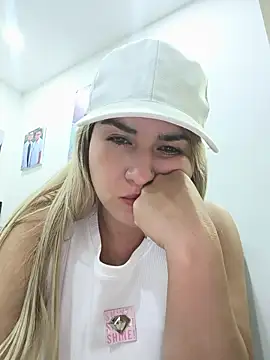 violet-grey stripchat live cam model