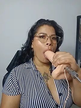 Aurorasaenz_ stripchat live cam model