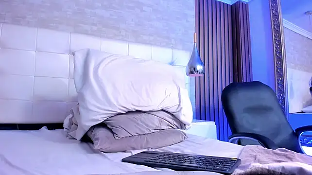 MatteoLaurent stripchat live cam model