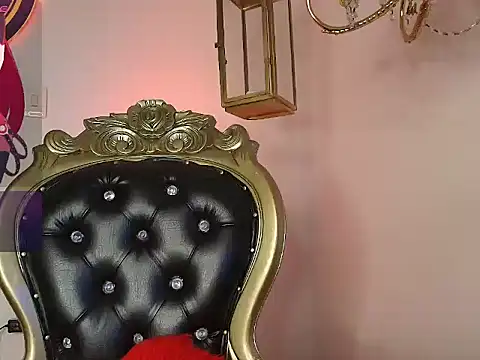kiara-voss stripchat live cam model