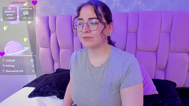 Lily-Moon_ stripchat live cam model