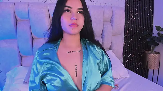 IvvonyMonroe stripchat live cam model