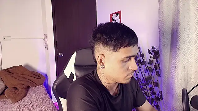 tyler_hunt stripchat live cam model