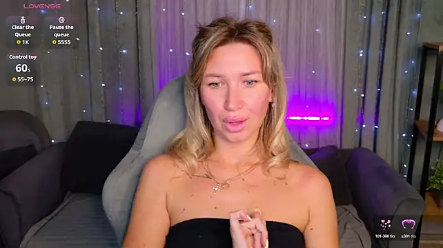 MilaBott stripchat live cam model