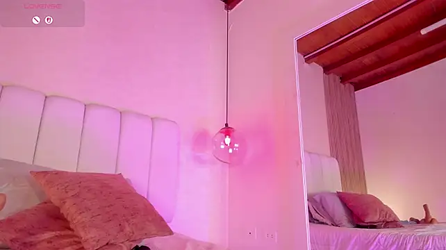 ElenaJamess stripchat live cam model