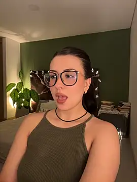 EmaSaenz stripchat live cam model