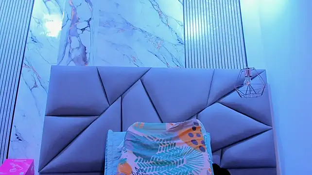 rousemonroe stripchat live cam model