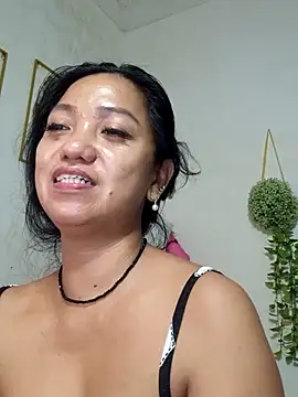 tinahturndo stripchat live cam model
