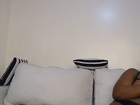 Pinkysmiles stripchat live cam model
