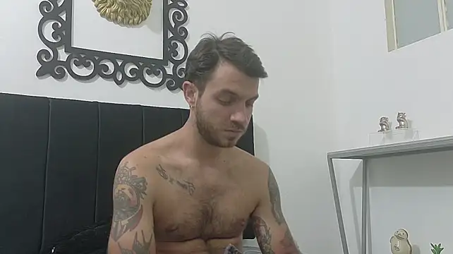 Santhiago_Jonnes stripchat live cam model