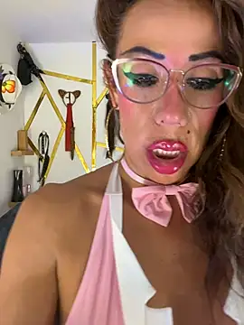 YOURSDEBORA stripchat live cam model