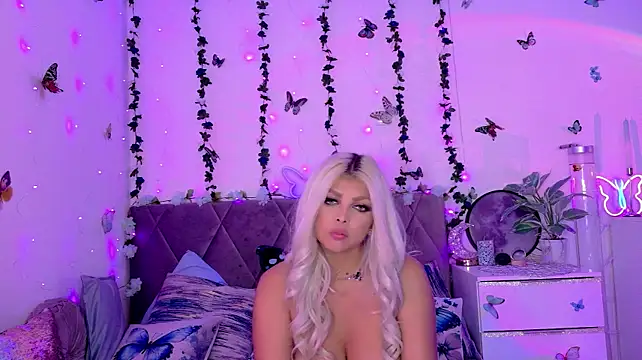 LexY- stripchat live cam model