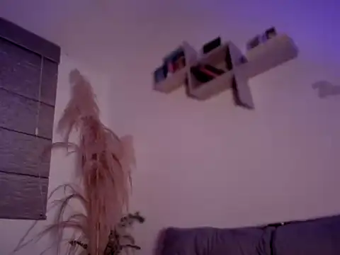 Nicollesanchezz stripchat live cam model