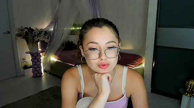SereneFlame stripchat live cam model